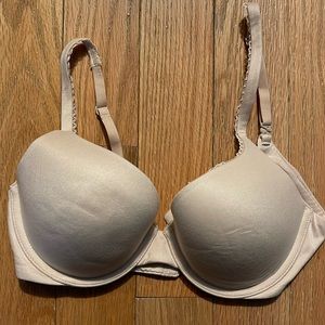 Victoria’s Secret Body by Victoria Bra, 34C